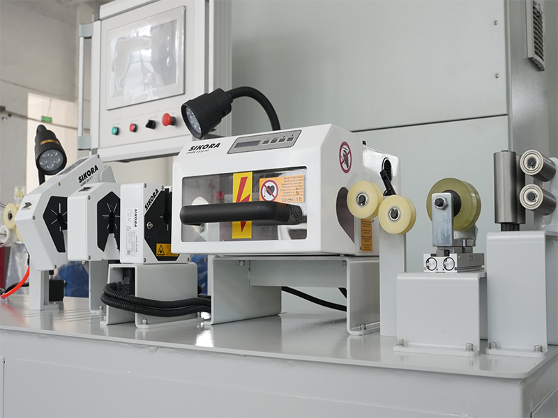 What are the main components of an extrusion machine? (General overview)